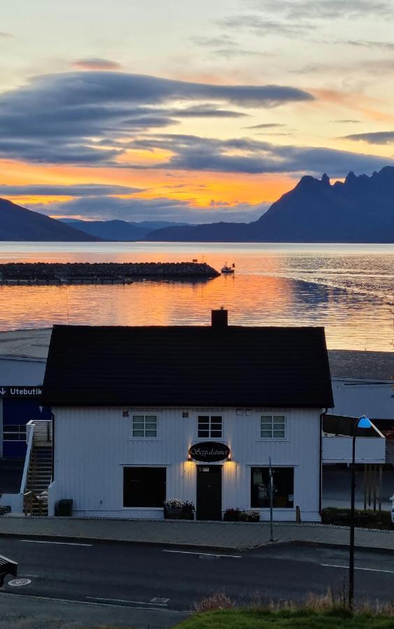 Koselig Leilighet Midt I Sentrum Apartment Skjervoy Luaran gambar